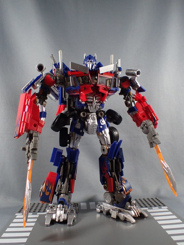 MB 11 Optimus Prime Takara Movie The Best In Hand Images  (13 of 17)